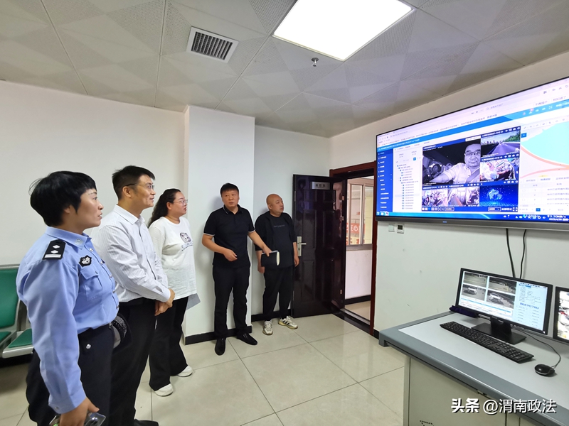 华州公安交警联合区交通运输局开展“五一”节前重点运输企业安全大检查。