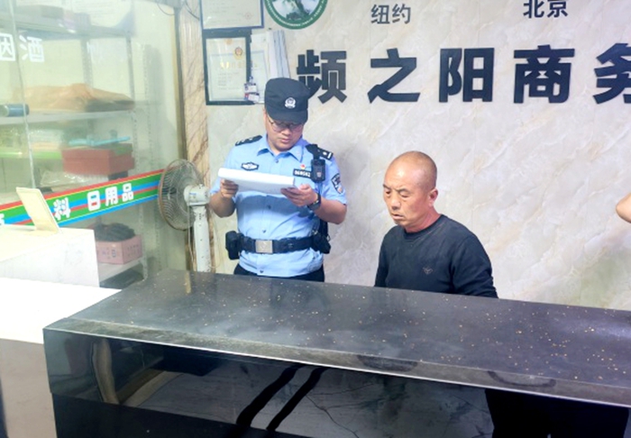 富平美原派出所开展夜间清查行动.