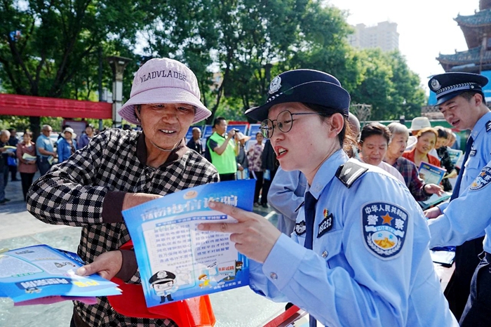 合阳公安开展防范电信网络诈骗集中宣传活动
