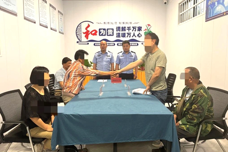 华州公安赤水派出所成功化解一起因农田浇水引发的矛盾纠纷。