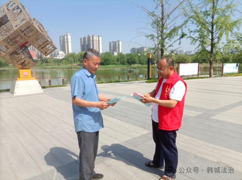 韩城市法律援助中心积极开展“全国助残日”宣传活动。