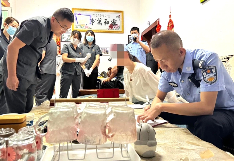 白水法院对一起离婚纠纷案件的被执行人依法采取民事执行搜查措施。