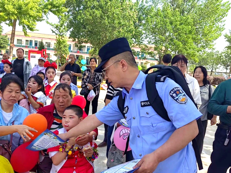 合阳公安同家庄派出所反诈宣传进校园。