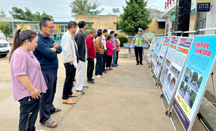 白水公安交警开展“千村宣教‘村干部’大劝导”全市联动活动.