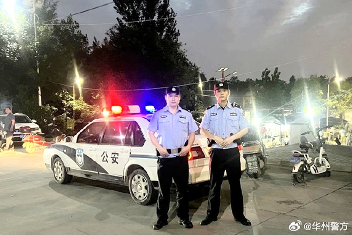 华州公安下庙派出所加强对堤坝夜市、烧烤摊等人员密集场所的巡防力度.