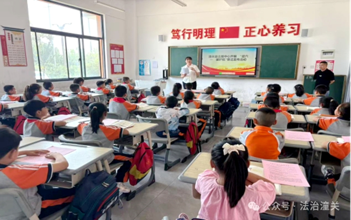 潼关县法援中心开展“迎六一 援护航”普法宣传活动。