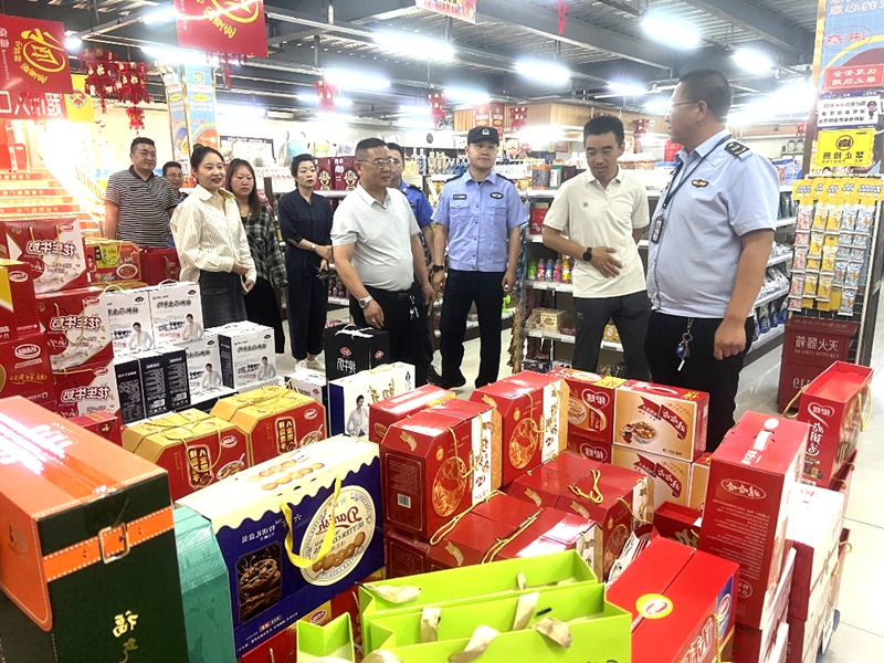 澄城县公安局赵庄派出所联合镇政府开展端午节前安全检查。