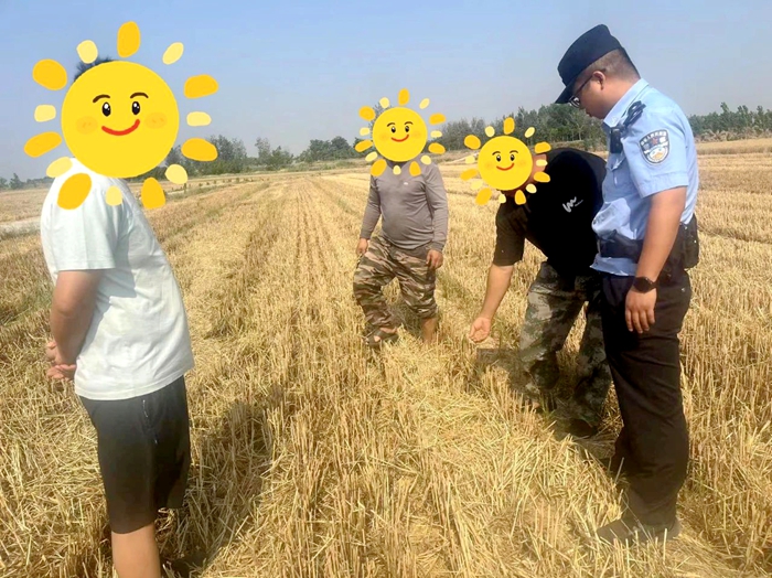 潼关公安城公安调解一起因夏粮抢收而引起的矛盾纠纷。