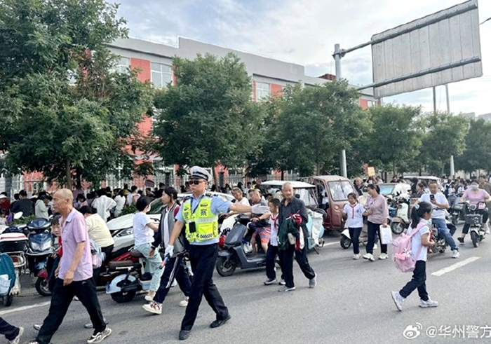 华州公安全力提升校园安全防护水平，积极营造和谐稳定的校园环境。