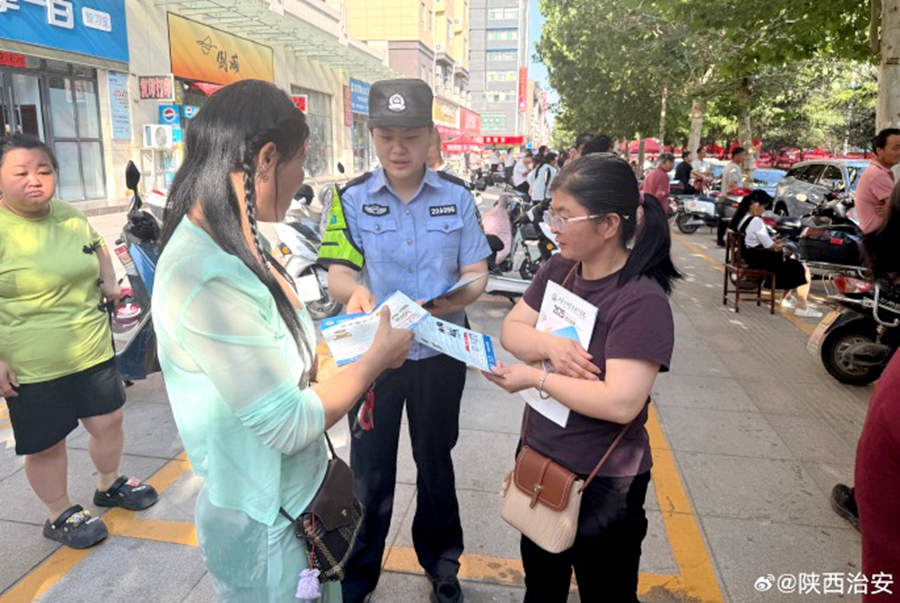 合阳公安开展防范电信诈骗及安全防范知识宣传活动。