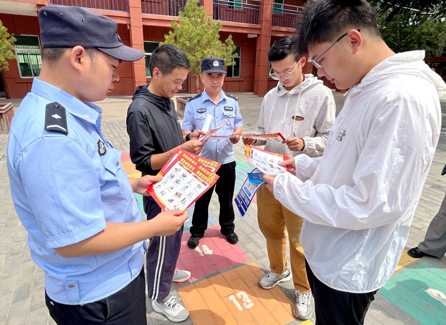 白水县公安局尧禾派出所走进校园开展保密宣传教育活动。
