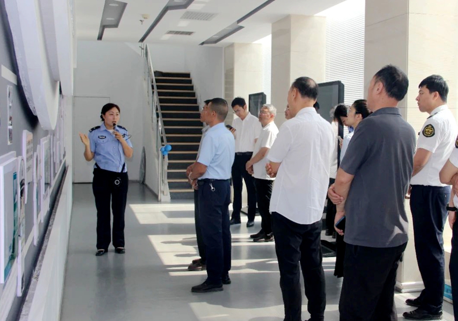 渭南高速交警组织黄蒲高速公司员工走进宣教基地沉浸式体验交通安全.