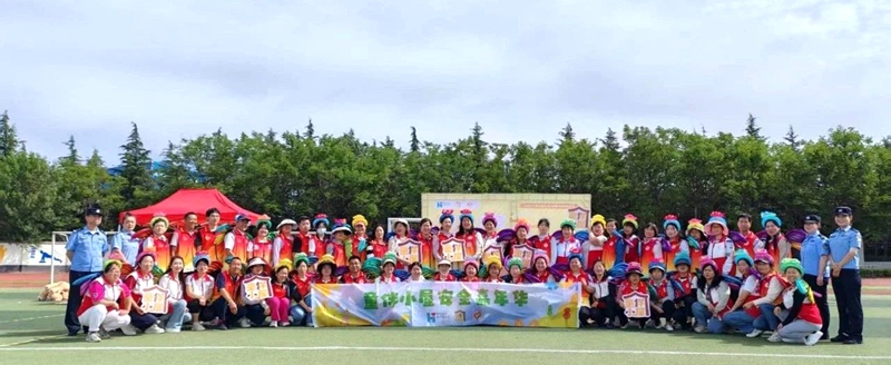 合阳县公安局禁毒大队联合县青年志愿者协会走进城关第三小学开展禁毒宣传活动。