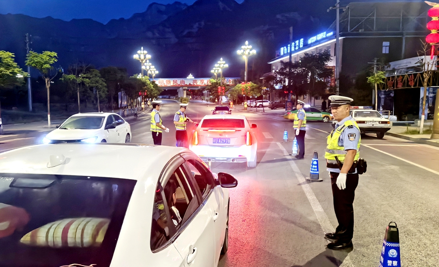 渭南市公安局交警支队开展异地用警夜查重点交通违法行为