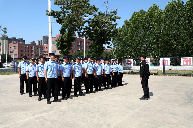 临渭公安举办警务实战教官培训班。