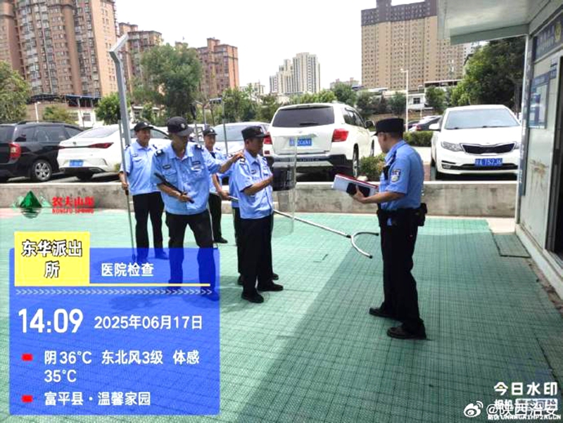 富平公安东华派出所联合辖区医院组织开展防暴演练。