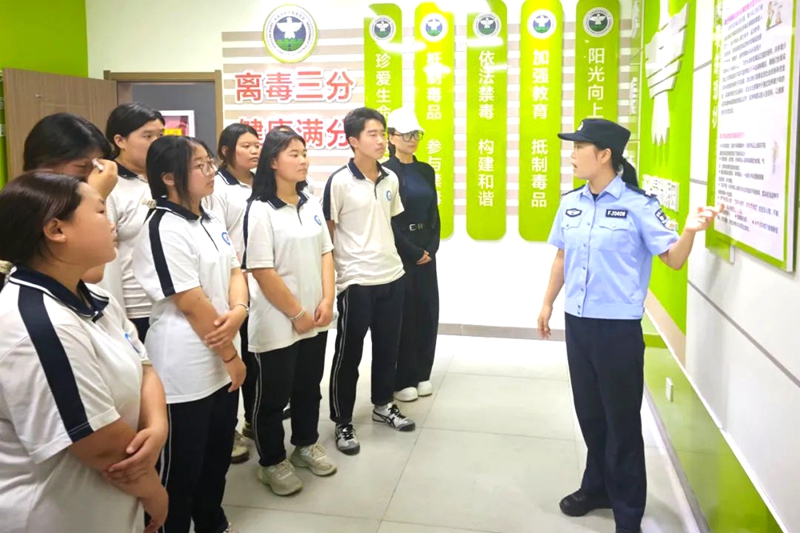 大荔公安禁毒大队形式多样开展禁毒宣传教育活动。