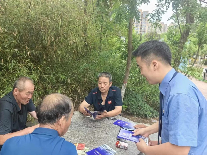 富平县人民检察院开展《中华人民共和国反有组织犯罪法》宣传活动。