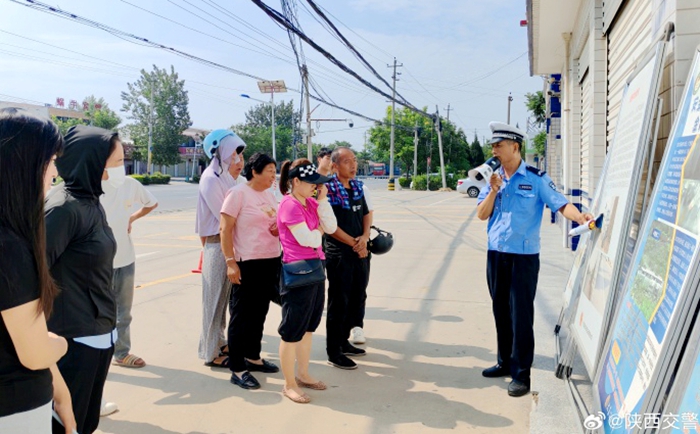 大荔公安交警开设“马路学堂”交通安全学习班，筑牢出行安全防线。