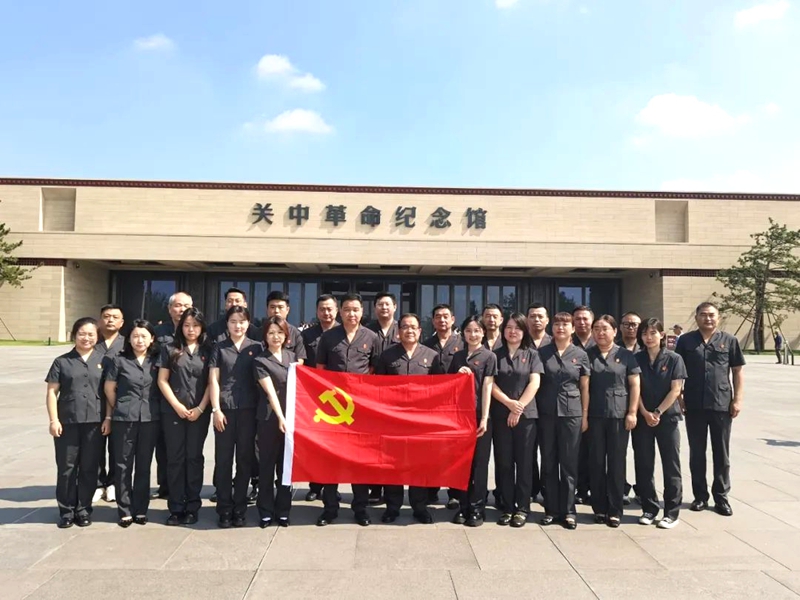 渭南中院组织法官干警参观关中革命纪念馆。