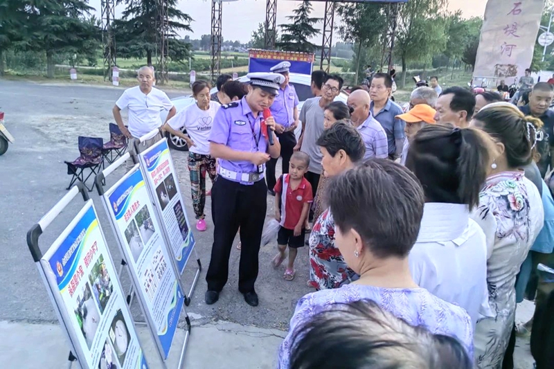 华州公安交警开展暑期交通安全集中整治行动。