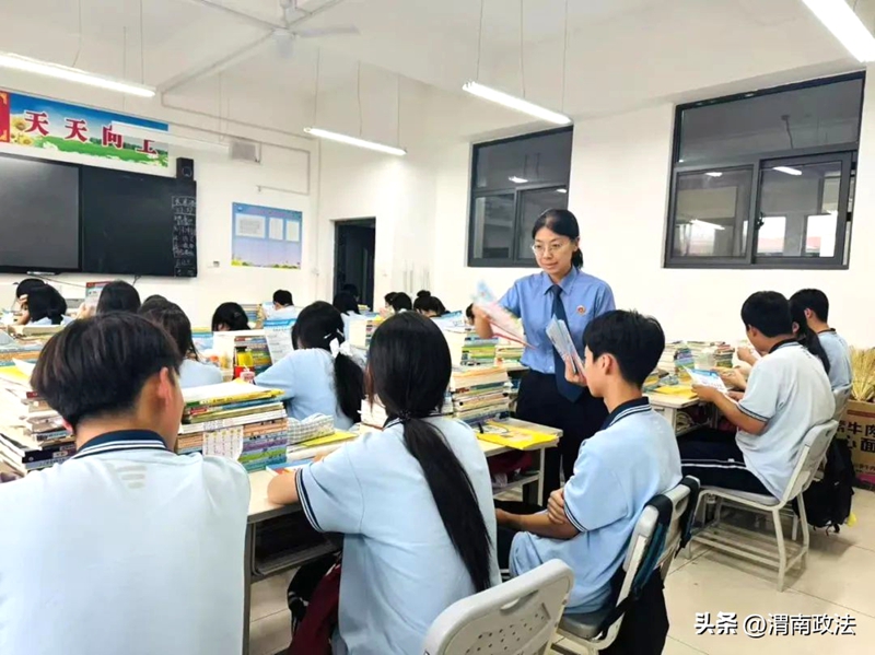 大荔检察持续开展《中华人民共和国反有组织犯罪法》宣传活动。