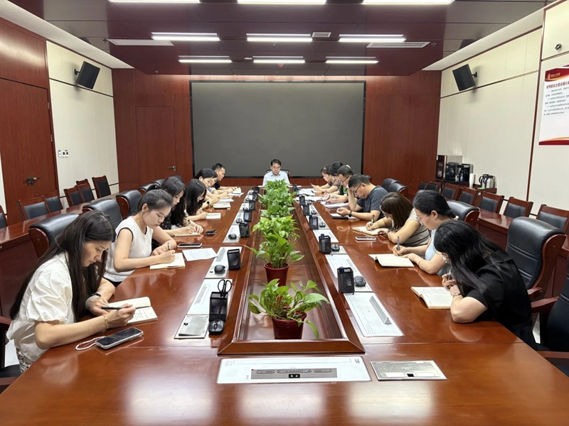 临渭法院召开半年工作分析总结会。