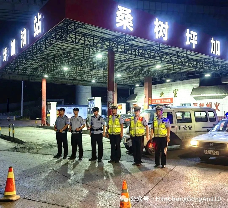 桑树坪派出所推动各村（社区）成立“夜间巡逻队”“反诈宣传队”，结合“赶集日”“庙会”等节点开展“流动课堂”。