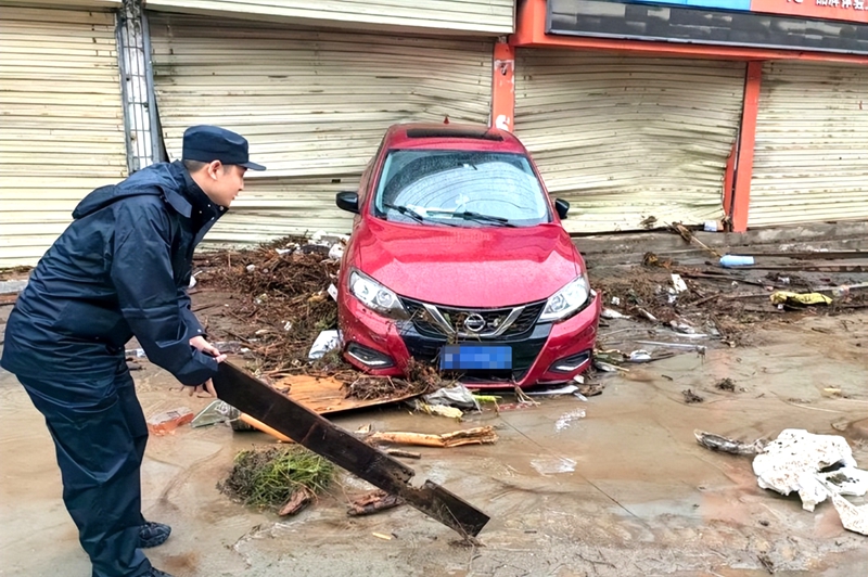 暴雨来袭，华州公安“警”急守护。