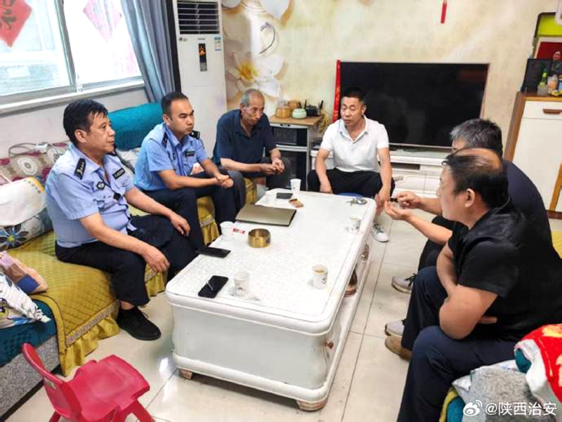 富平民警调解租赁场地引纠纷。