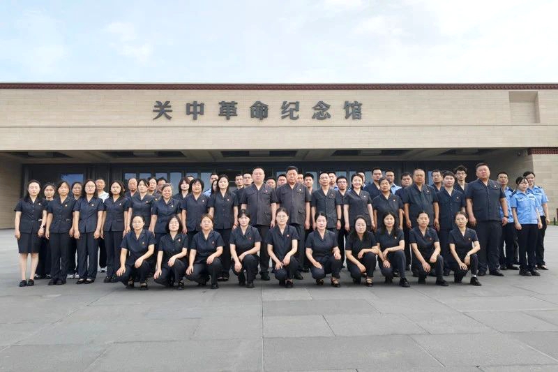 蒲城法院组织法官干警参观关中革命纪念馆。
