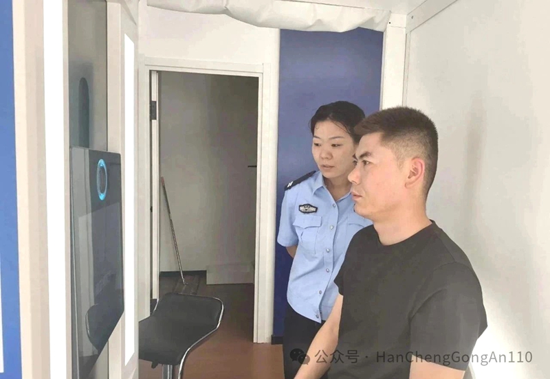 身份证自助拍照机“上线”获群众点赞。