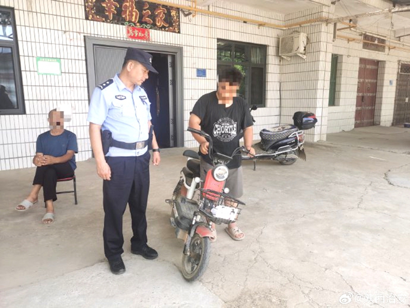 富平民警帮助群众找回丢失电动车。