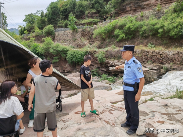 韩城公安对水域开展“拉网式+解剖麻雀式”隐患排查。 韩城公安对水域开展“拉网式+解剖麻雀式”隐患排查。