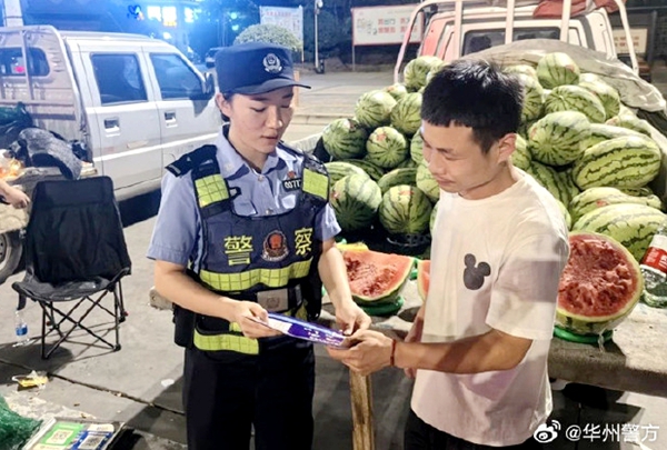 华州公安民辅警深入社区、商圈开展“五防”宣传.