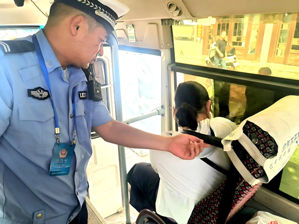 韩城市公安局交警大队结合事故预防“减量控大”工作，启动“安全带 生命带”专项守护行动。