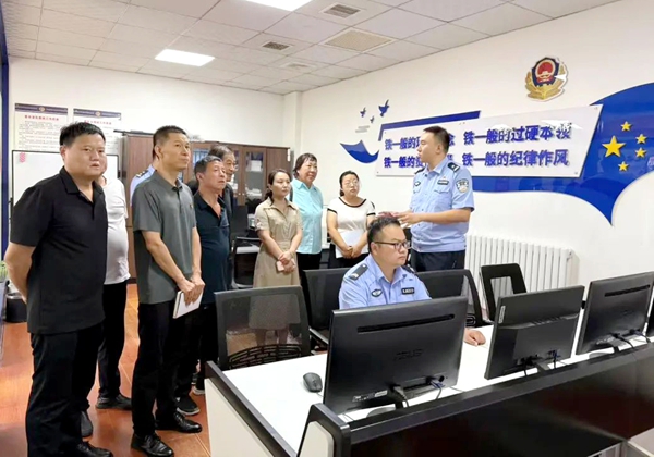 大荔公安下寨派出所开展“两代表一委员”进警营活动。