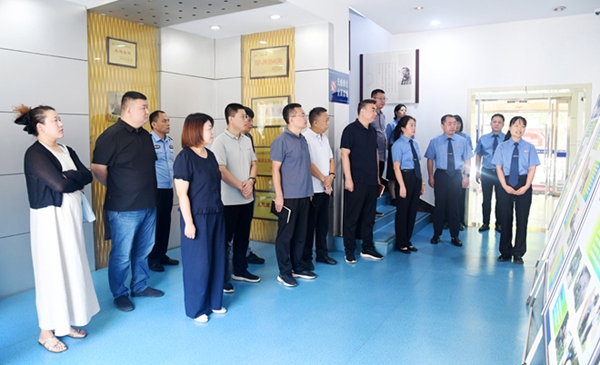 8月13日，临渭区人民检察院举办以“生态环境检察守护绿水青山”为主题的检察开放日活动。记者 郝豆 摄