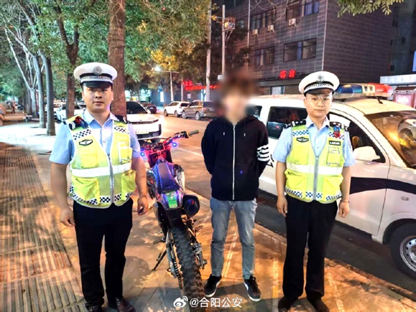 合阳交警严查摩托车 “炸街”20 辆违法车被扣！