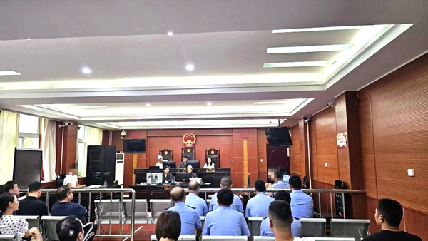 华阴法院邀请25家行政单位旁听一起行政诉讼案件庭审。