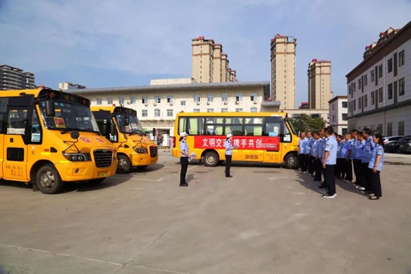 潼关公安交通警察大队组织全体校车驾驶员、随车照管人员开展道路交通安全专题培训。