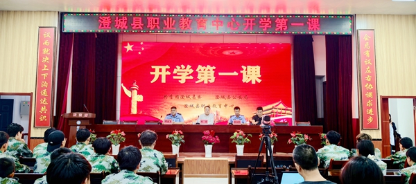 澄城公安深入县职教中心开展“反诈第一课”宣传教育活动。