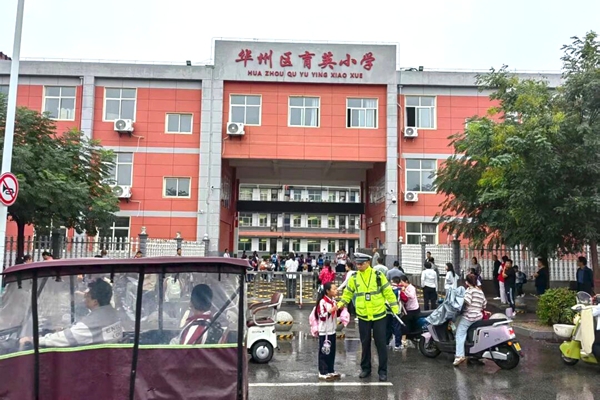 华州公安交警多维度发力，全力护航开学季校园交通安全。