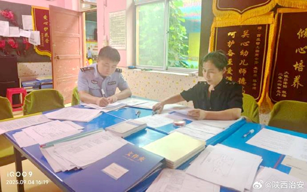韩城西庄派出所民警走进辖区校园开展全方位安全检查。