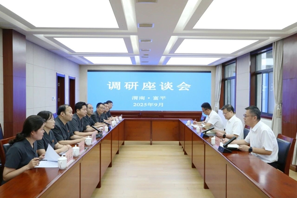 渭南中院党组书记、代院长赵进轩赴富平法院调研。
