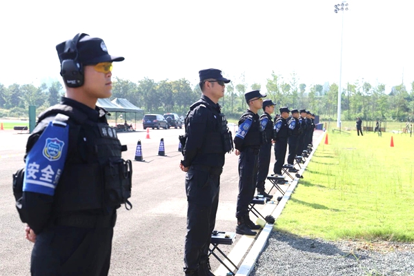 华州公安开展公务用枪实弹射击考核。