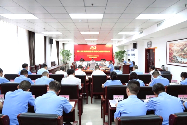 市公安局党委召开党委理论学习中心组学习会议。