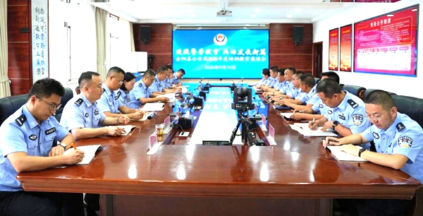 合阳公安举办2025年度培训教官座谈会。