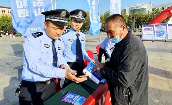 大荔县公安局开展2025年国家网络安全宣传周主题宣传活动.