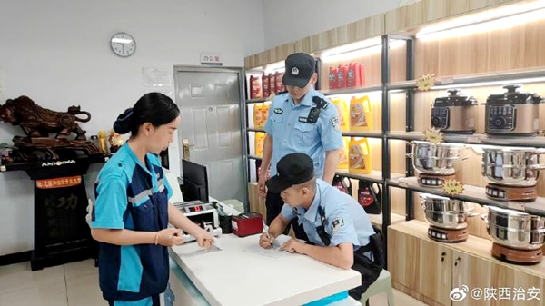 韩城芝川派出所组织民辅警开展治安清查行动。